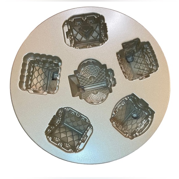 Nordic Ware Cozy Village Pan 6c/4L 12” Diameter - Picture 6 of 6